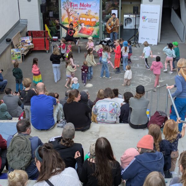Kinderkonzert Tim Mohr fürs Kinderohr und Eichi mit dem Spasskoffer
